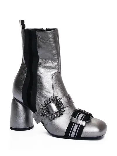 Кожаные полусапоги с декором